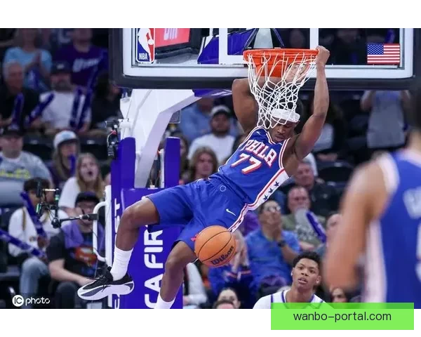 埃奇库姆伤愈复出砍下22分13篮板 76人连续两季横扫爵士 贝利豪取25分